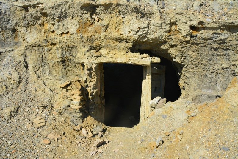 Entrée grotte désert de Tabernas