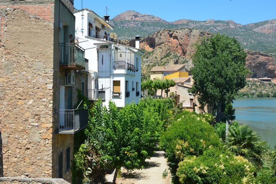 village Sant Llorenç de Montgai