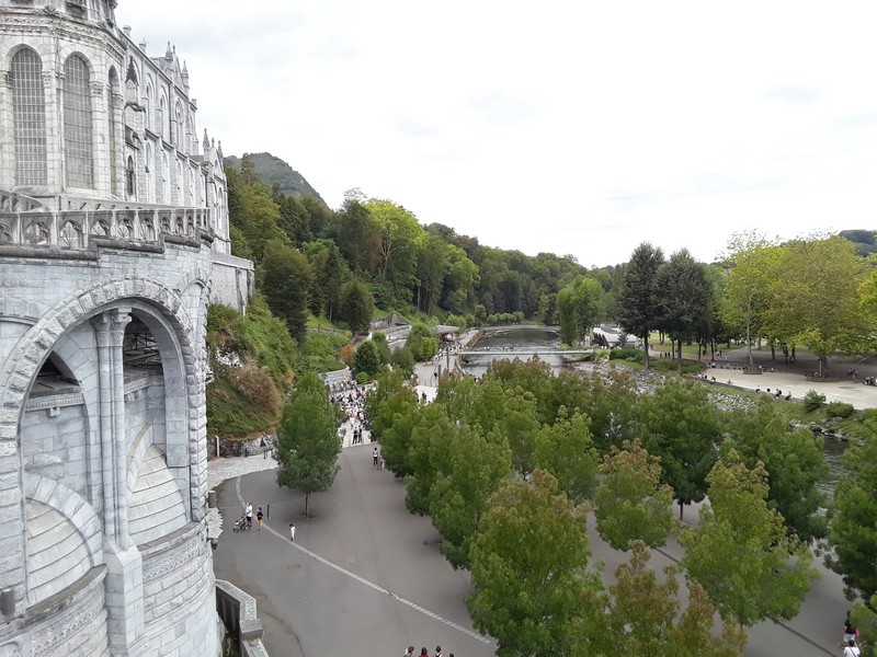 vue sur le sanctuaire de Lourdes